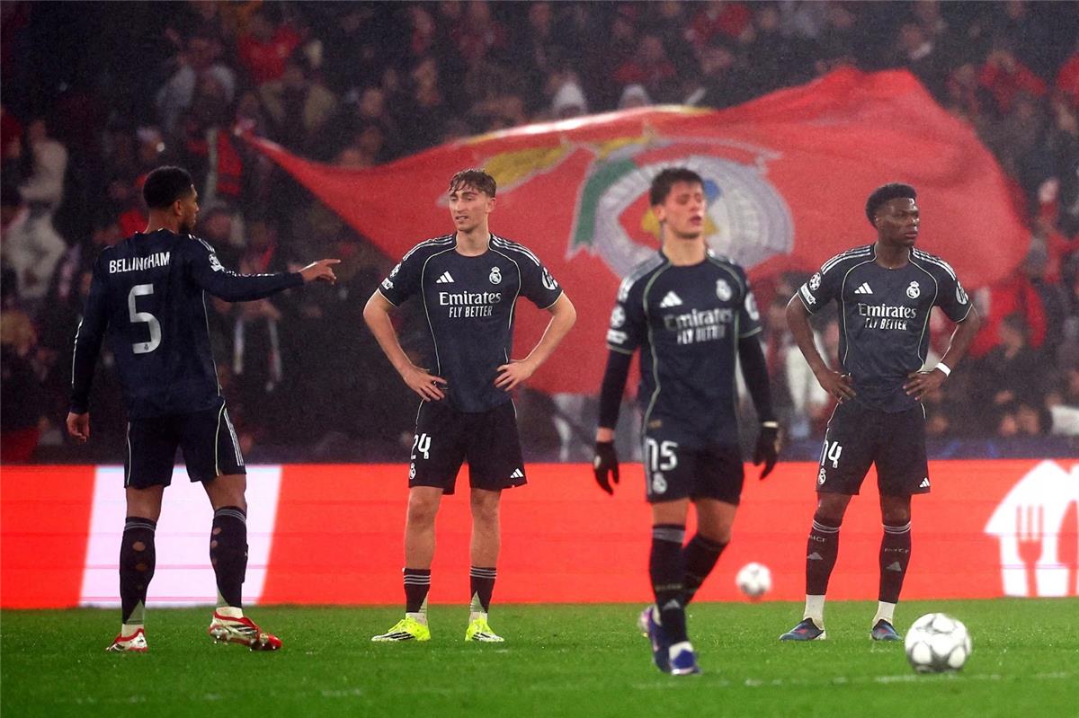 ماركا: مشروع ريال مدريد مصاب بـ الهشاشة.. وثنائي الفريق النقطة المضيئة 