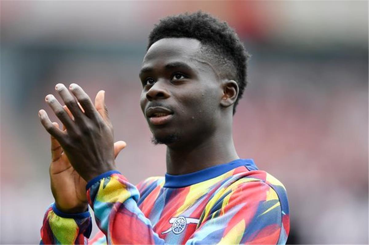 فيديو | سبب غياب ساكا عن قائمة آرسنال لمباراة ليدز في الدوري الإنجليزي