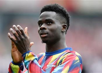 فيديو سبب غياب ساكا عن قائمة آرسنال لمباراة ليدز في الدوري الإنجليزي