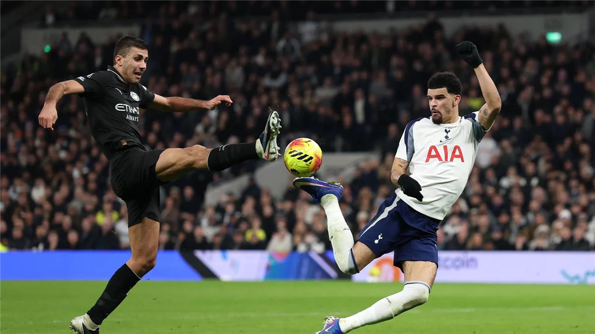 ترتيب الدوري الإنجليزي بعد تعادل مانشستر سيتي مع توتنهام