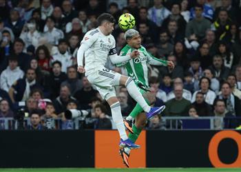 فيديو بطريقة رائعة كوتشو هيرنانديز يسجل هدف ريال بيتيس الأول أمام ريال مدريد