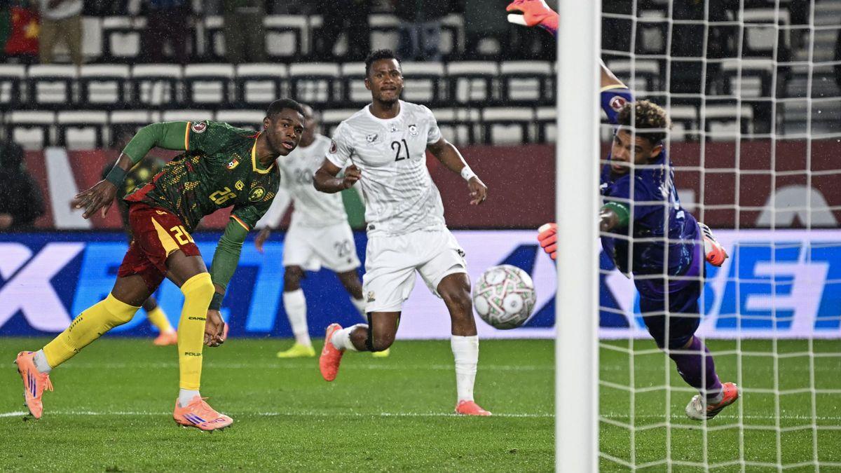 فيديو | كوفان يسجل هدف الكاميرون الثاني أمام جنوب إفريقيا