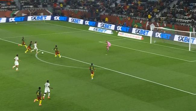 لاعب جنوب افريقيا يهدر هدف محقق امام الكاميرون في كأس امم افريقيا