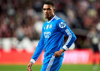 بعد انضمامه للقائمة موقف أرنولد من المشاركة في مباراة ريال مدريد وأتلتيكو مدريد