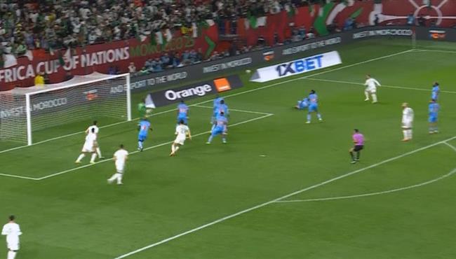 تصدي حارس الكونغو يحرم الجزائر من تسجيل هدف بكأس أمم أفريقيا