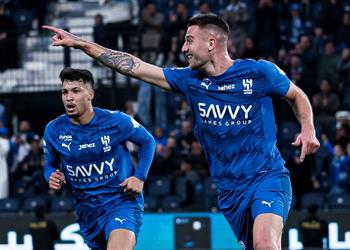 فيديو الهلال يهزم الحزم بثلاثية ويبتعد بصدارة الدوري السعودي