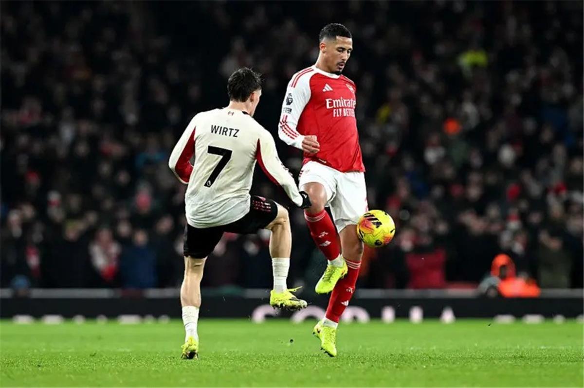 فيديو | التعادل السلبي يحسم مباراة ليفربول وآرسنال في قمة الدوري الإنجليزي