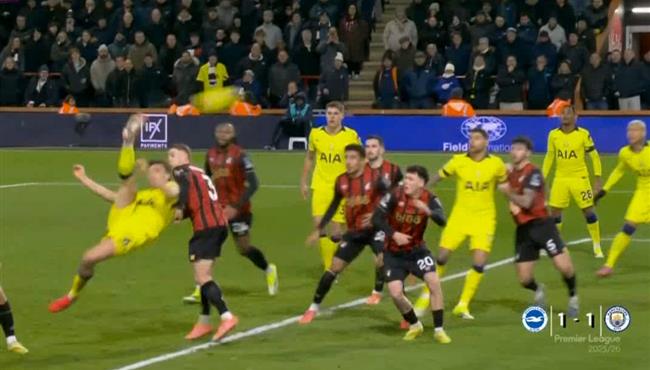 هدف مقصيه عالمي في مباراة توتنهام وبورنموث بالدوري الانجليزي