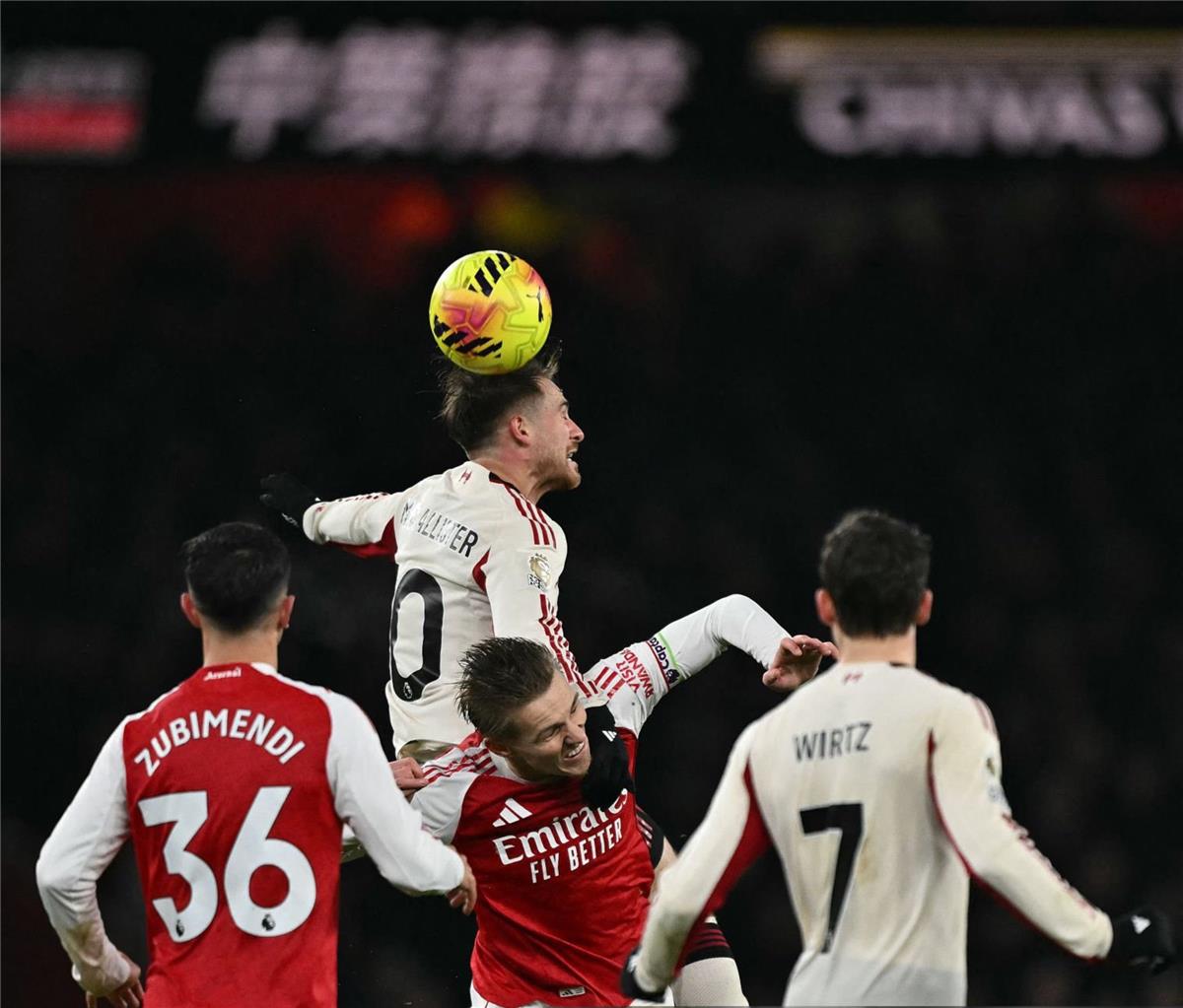 رجل مباراة ليفربول وآرسنال في الدوري الإنجليزي 