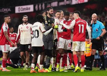 مارتينيلي يوجه رسالة بعد تصرفه تجاه برادلي في مباراة ليفربول وآرسنال