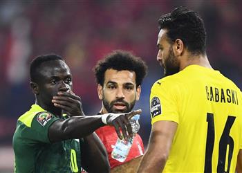 آس محمد صلاح وماني مواجهة محتملة بين اثنين من أعظم لاعبي إفريقيا على مر التاريخ