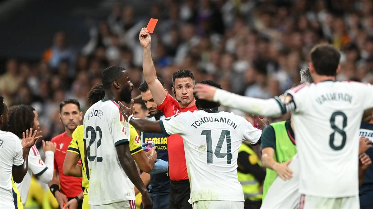 عقوبة لن تعجبه.. حكم مباراة ريال مدريد وفياريال يدين فينيسيوس جونيور