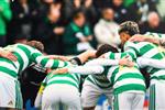 لاعب سيلتيك ينجو من الاختناق في واقعة غريبة بسبب علم مشجع 