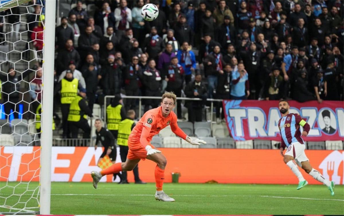 الصالح نيوز : فيديو | ماذا قدم محمد صلاح في مباراة طرابزون سبور وكوبس بدوري المؤتمر الأوروبي؟