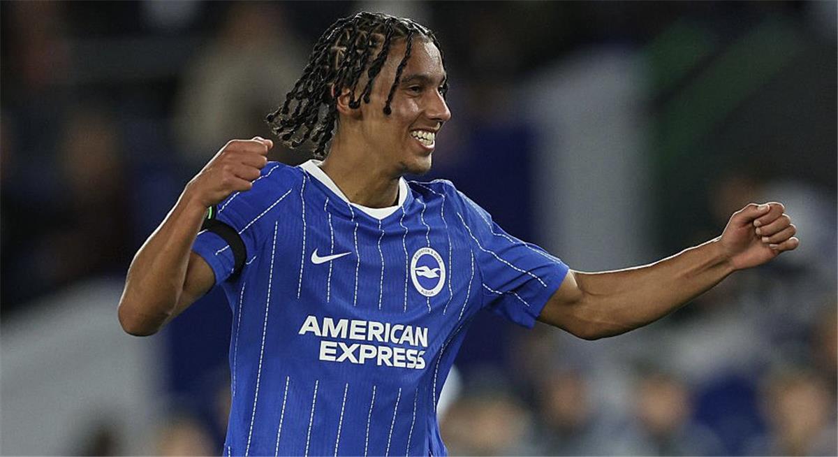 الصالح نيوز : الدوري الإنجليزي وشبكات جماهيرية تتفاعل مع ظهور يونس إبراهيم الأول مع برايتون 