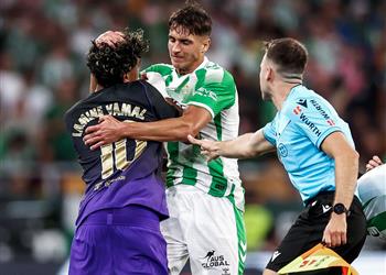 تقرير حكم مباراة برشلونة بشأن طرد لاعب ريال بيتيس بسبب لامين يامال.. والعقوبة المنتظرة