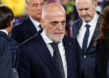 تيباس رد ا على لافتات جمهور ريال مدريد بإمكانهم الاستمرار في طلب استقالتي