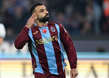 صورة بـ لافتة خاصة لـ محمد صلاح جماهير طرابزون تستفز بشكتاش