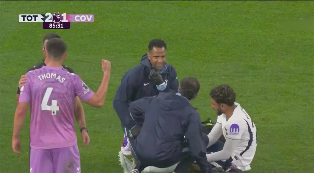عمر مرموش يغادر مباراة توتنهام وكوفنتري سيتي مصابًا