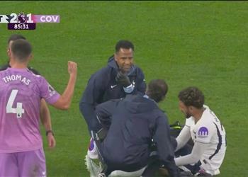 عمر مرموش يغادر مباراة توتنهام وكوفنتري سيتي مصاب ا