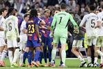 خوفًا من مورينيو.. كواليس تغيير حكم مباراة الكلاسيكو بين ريال مدريد وبرشلونة