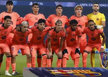 ضربة قبل الكلاسيكو.. لاعب برشلونة يغادر مباراة باريس سان جيرمان للإصابة