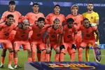 ضربة قبل الكلاسيكو.. لاعب برشلونة يغادر مباراة باريس سان جيرمان للإصابة