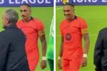 فيديو | تصرف إنريكي يثير حيرة رافينها في مباراة برشلونة وباريس سان جيرمان