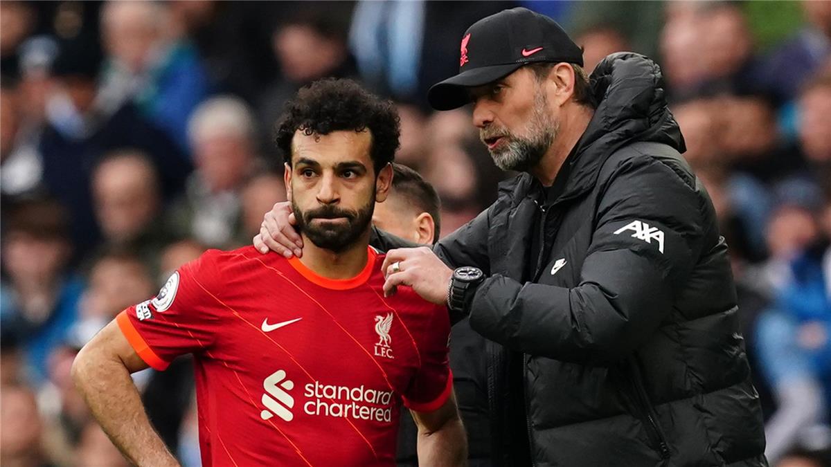 مستشهدًا بـ محمد صلاح.. كلوب يراوغ بشأن أفضل لاعب دربه في مسيرته