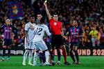 اشتكى منه ريال مدريد سابقًا.. من هو خوان مارتينيز مونويرا حكم مباراة الكلاسيكو؟