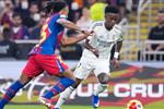 9 غيابات في كلاسيكو برشلونة وريال مدريد 
