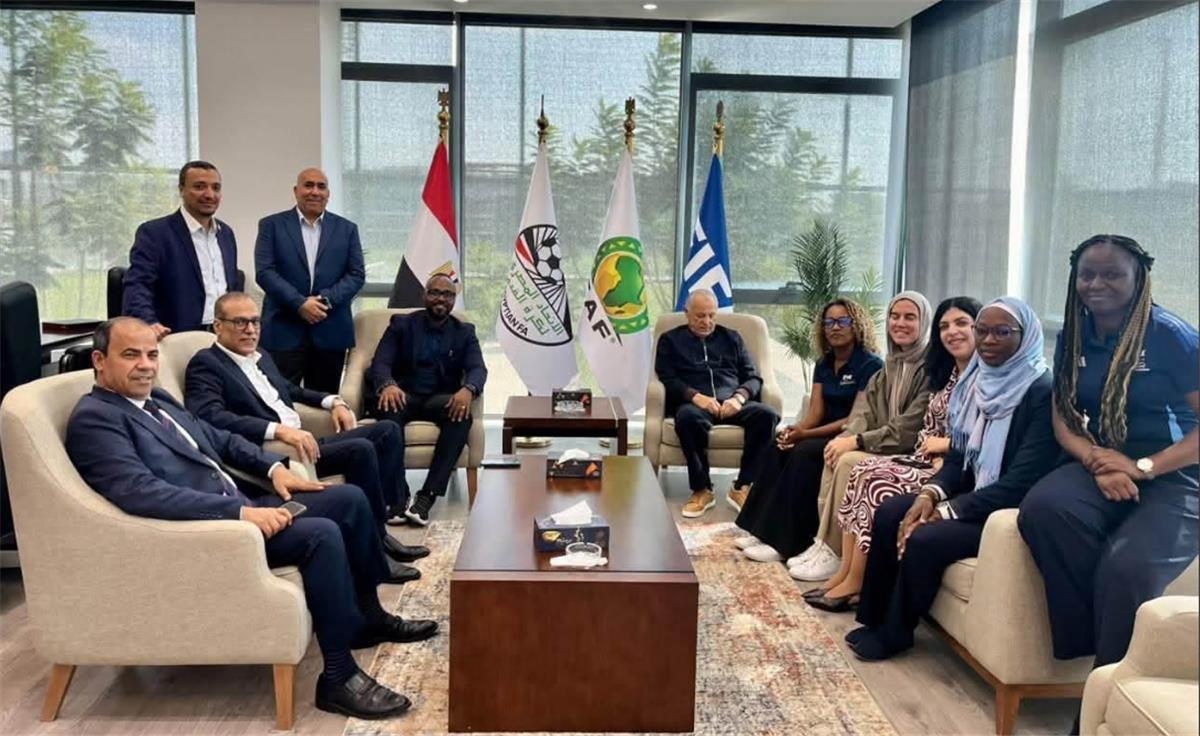 صور أبو ريدة يستقبل وفد الاتحاد الدولي لمناقشة مشروعات فيفا للأمام