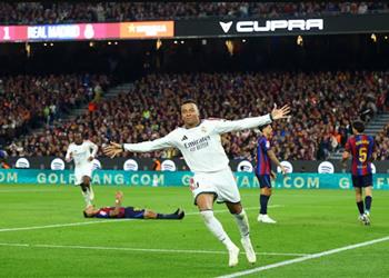 فيديو | في الوقت القاتل.. مبابي يسجل هدف ريال مدريد الثاني أمام برشلونة