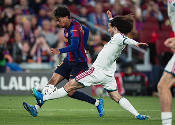خبير تحكيمي يوضح مدى أحقية ريال مدريد في ضربة جزاء.. ويصرّح: لاعب برشلونة كان يستحق إنذارًا