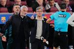 فيديو | تصرف مثير للريبة من حكم مباراة برشلونة وريال مدريد قبل بداية اللقاء