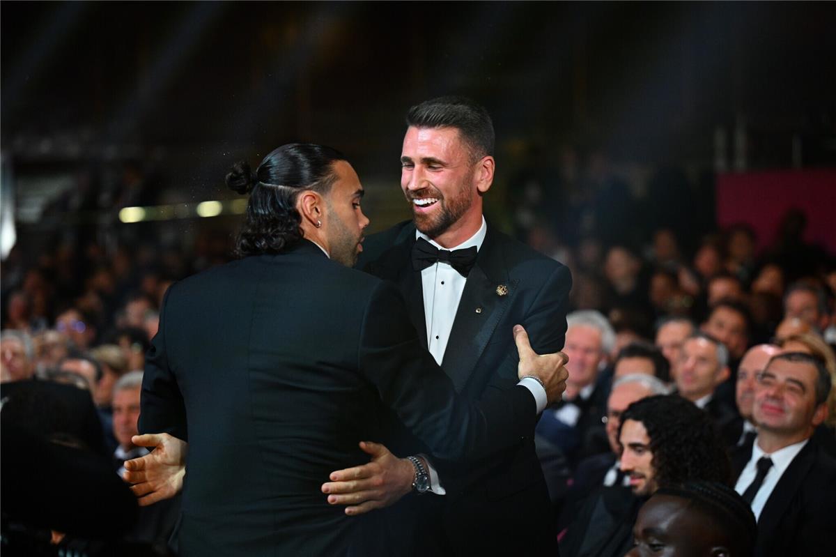 الصالح نيوز : رسميًا | أوناي سيمون أفضل حارس مرمى في العالم 2026