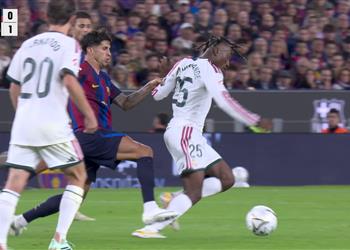اللجنة الفنية للحكام تحسم الجدل بشأن واقعتين في مباراة برشلونة وريال مدريد