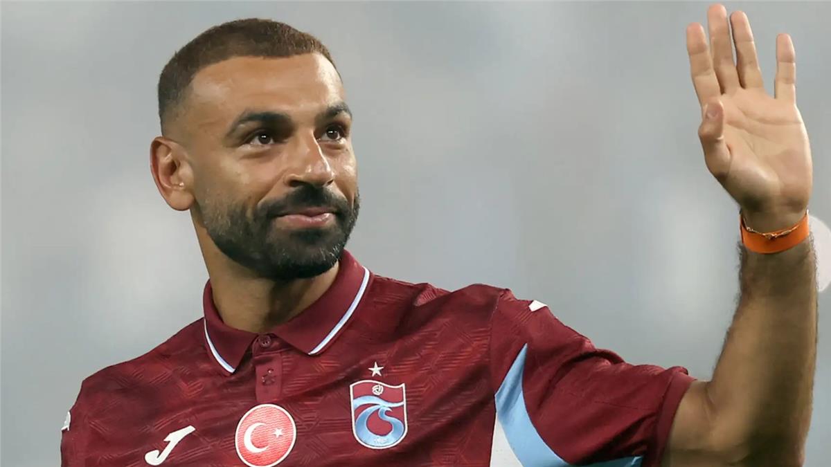 زوجة زميل محمد صلاح: نجلي يعتبره بطلًا خارقًا ويحبه أكثر منّا