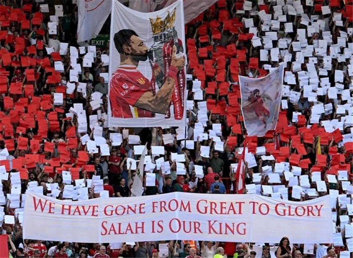 جماهير ليفربول تغازل محمد صلاح: جعلني مثل مدمن المخدرات