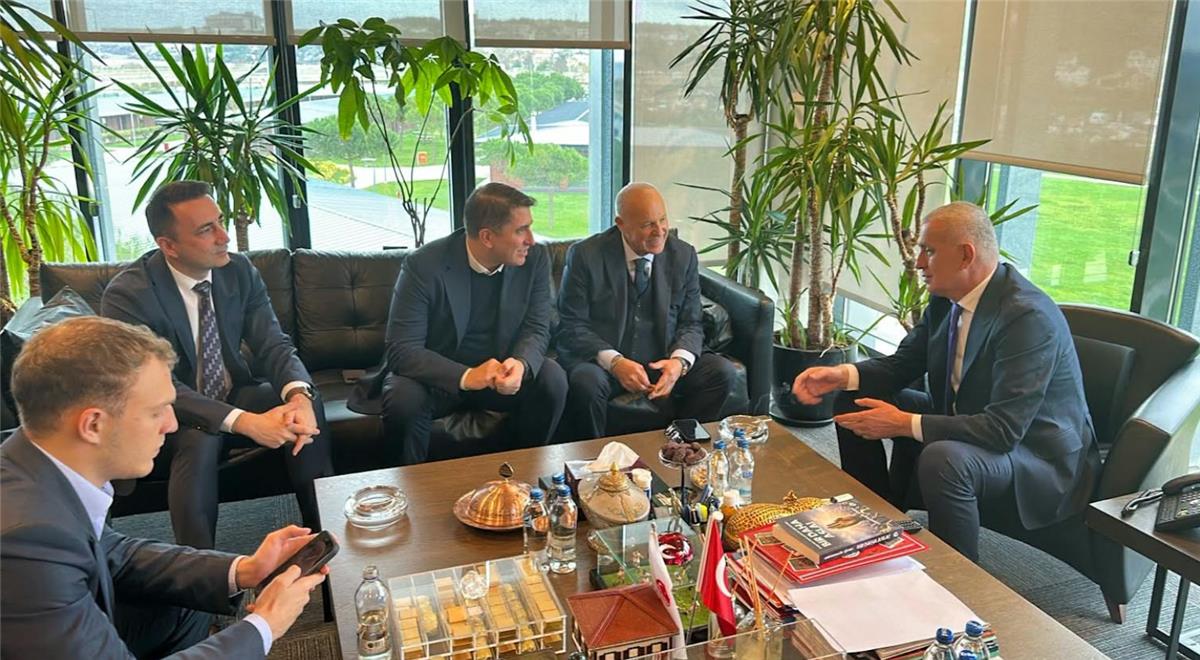 6 اتفاقات مرتقبة.. ماذا دار بين هاني أبو ريدة ورئيس الاتحاد التركي لكرة القدم؟ 