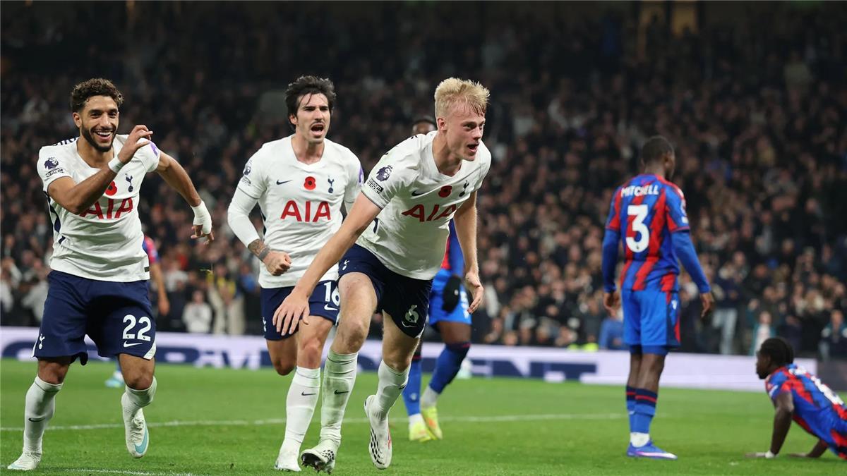 مساحات سبورت : رجل مباراة توتنهام وكريستال بالاس في الدوري الإنجليزي 