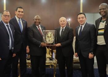 أبو ريدة يكرم رئيس جنوب إفريقيا في ودية منتخب مصر مع البافانا بافانا