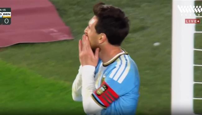 بطريقة غريبة ميسي يهدر هدف محقق امام بنين