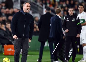 فليك يتوجه بطلب إلى لامين يامال ويكشف حالة رافينها وكوندي بعد استبدالهما أمام إلتشي