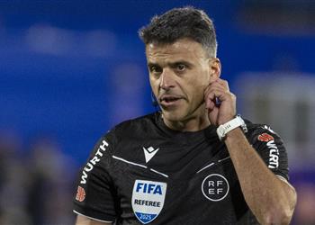 إجراء صارم ضد الحكم مانزانو بسبب أحداث مباراة برشلونة وريال سوسيداد