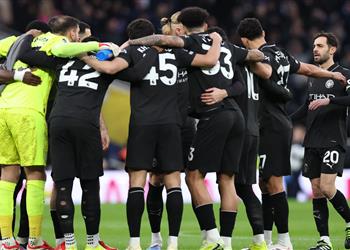 لاعب مانشستر سيتي يثير غضب جوارديولا أمام توتنهام