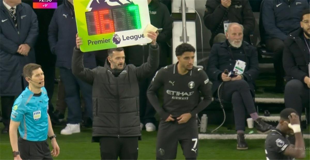 إكسترا: مرموش لا يستحق أمرًا ما بعد مشاركته في مباراة مانشستر سيتي وتوتنهام