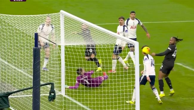 ريان شرقي كاد ان يسجل هدف خرافي امام توتنهام بالدوري الانجليزي