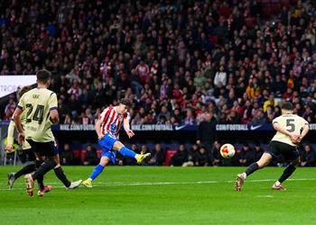 فيديو مفاجأة ثقيلة ألفاريز يسجل هدف أتلتيكو مدريد الرابع أمام برشلونة