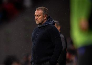 رد فعل عنيف من فليك تجاه لاعبي برشلونة بعد السقوط المدوي أمام أتلتيكو مدريد